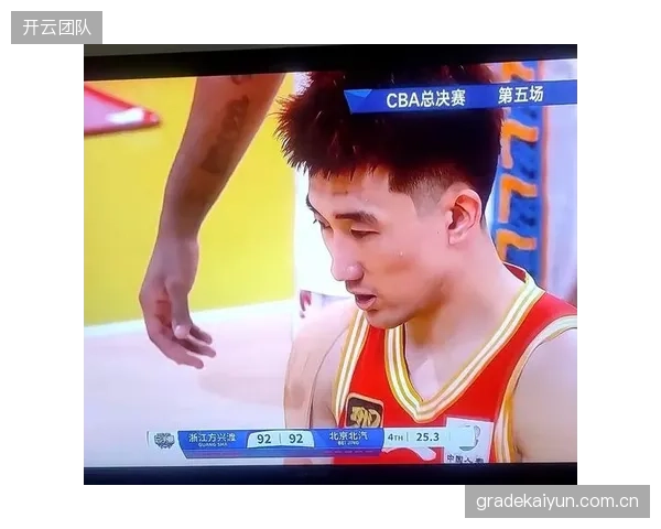 孙铭徽的伤情为其国家队生涯添变数，年轻后卫迎上位良机。